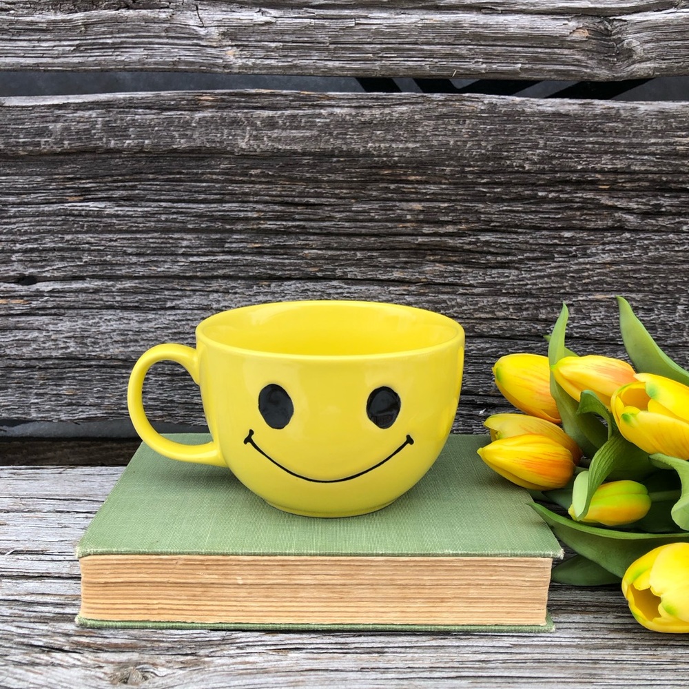 🙂Big Happy Face cup coffee Mug oversized Sunshine yellow